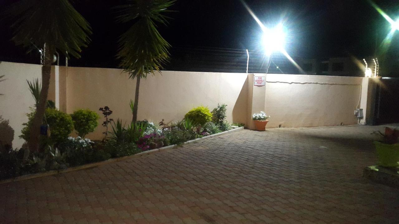 Tintech Bed&Breakfast Francistown Exterior foto